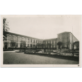 Collège Technique Vaucanson (Grenoble) - Bâtiment commercial et Bâtiment Industriel vu de la Cour d'Honneur.