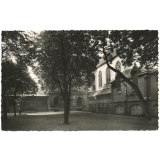 Institution Sainte-Geneviève - Neuilly-sur-Seine - La Cour de la Chapelle.