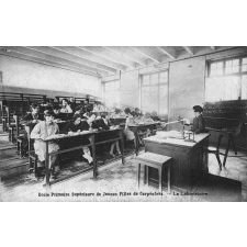 École Primaire Supérieure de Jeunes Filles de Carpentras - Le Laboratoire.