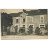 4 - Thomery - La Mairie et les Ecoles.