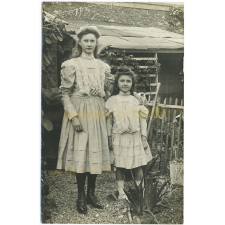 Portrait de deux soeurs.