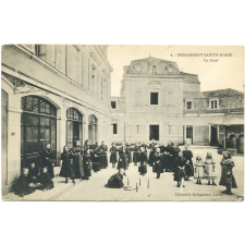 4 - Pensionnat Sainte-Marie - La cour.