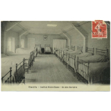 Chantilly - Institut Notre-Dame - Un des Dortoirs.