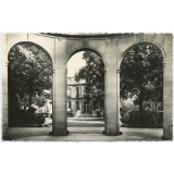Cours Dupanloup - Boulogne-sur-Seine - La Cour d'Honneur vue de la Coupole.