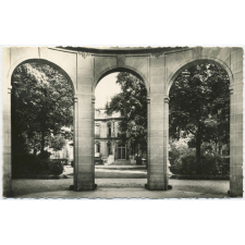 Cours Dupanloup - Boulogne-sur-Seine - La Cour d'Honneur vue de la Coupole.