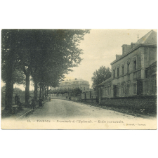 16 - Tournus - Promenade de l'Esplanade - Ecoles communales.