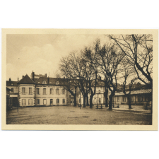 Lycée Marcelle Parde - Dijon - Cour et Infirmerie.