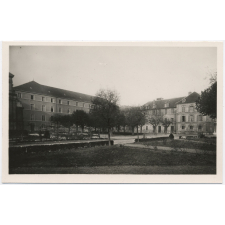 Collège Technique Vaucanson (Grenoble) - Bâtiment de l'internat vus de la Cour d'Honneur.