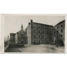 Petit Séminaire de Beaupréau - La cour d'Honneur.
