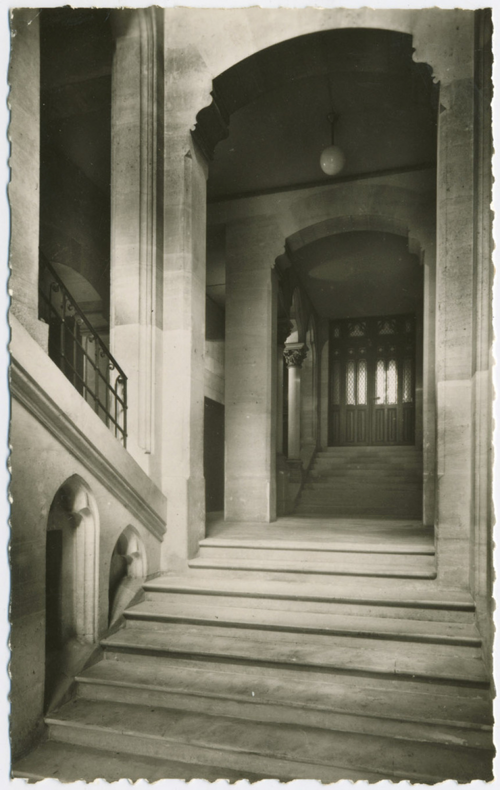 Institution Sainte-Geneviève - Neuilly-sur-Seine - Le Grand Escalier.
