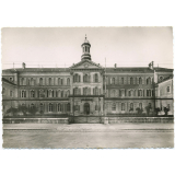 Bourges - Ecole Nationale Professionnelle de Jeunes Filles. Façade principale sur la rue Jean Baffier.