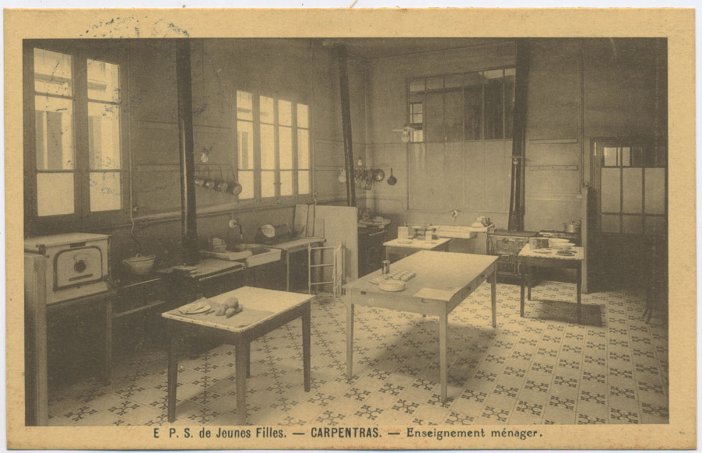 E.P.S. de Jeunes Filles - Carpentras - Enseignement Ménager.