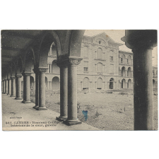 465 - Cannes - Nouveau Collège - Intérieur de la cour, galerie.