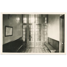 Institution N.-D. de Bonne Nouvelle - Kerinou - Le Vestibule du Pensionnat.