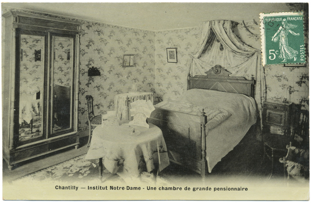 Chantilly - Institut Notre-Dame - Une chambre de grande pensionnaire.