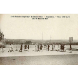 Ecole Primaire Supérieure de Jeunes Filles - Carpentras - Cour intérieure - Jeu de Baskett-Ball.