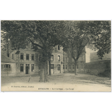 Avallon : Cour du collège