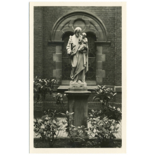 Arras - Institution Saint-Joseph - La Statue de la Cour d'Honneur.