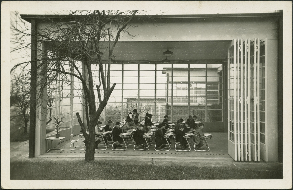 5 - Suresnes - École de plein air Permanente - Une classe ouverte - (Beaudoin et Lods, Architectes).