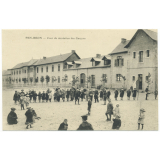 Pen-Bron - Cour de récréation des garçons.