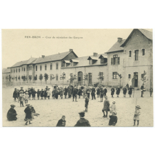 Pen-Bron - Cour de récréation des garçons.
