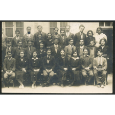 Photo de classe. Collège de Castillon-la-Bataille - Classe de 3ème - Année scolaire 1929-30.