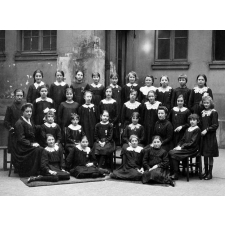 Ecole paroissiale de filles rue Perronet (Paris 7e).