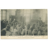 447 - La Grande Guerre 1914-15 - L'Alsace reconquise - A Massevaux - Nos officiers assistent à la première classe de français.