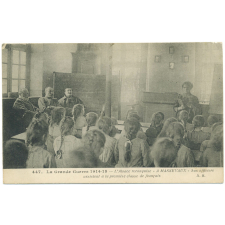 447 - La Grande Guerre 1914-15 - L'Alsace reconquise - A Massevaux - Nos officiers assistent à la première classe de français.