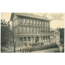 Sèvres (S.-et-O.) - École professionnelle de Mécanique et Menuiserie - Bâtiment principal.