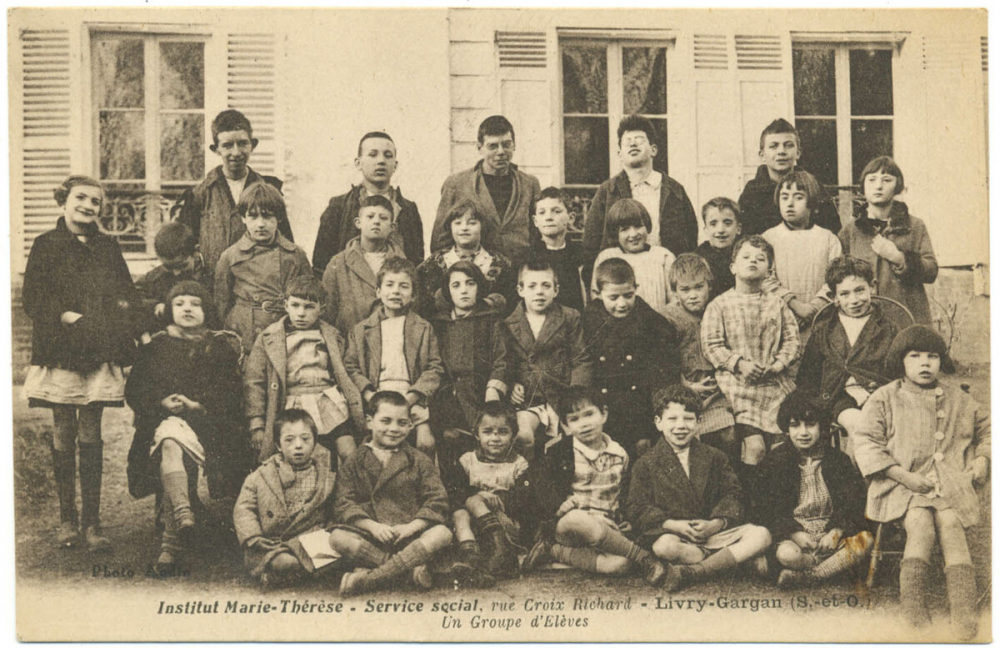 Institut Marie-Thérèse - Service social, rue Croix Richard - Livry-Gargan (S.-et-O.) - Un Groupe d'Elèves.