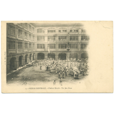 7 - École Centrale - Chahut Bizuth - Un Jeu d'eau.