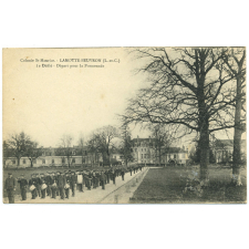 Colonie St-Maurice - Lamotte-Beuvron (L.-&-C.) - Le Défilé - Départ pour la Promenade.