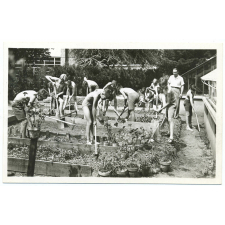 7 - Suresnes - École de plein air Permanente - Leçon de jardinage - (Beaudoin et Lods, Architectes).