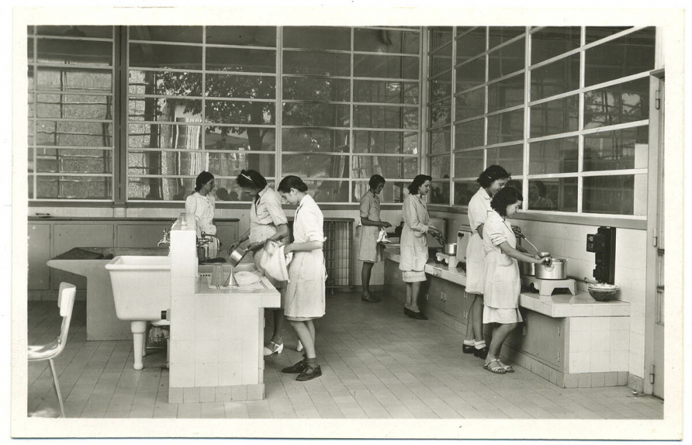5 - Suresnes - École de plein air Permanente - Enseignement ménager - (Beaudoin et Lods, Architectes).