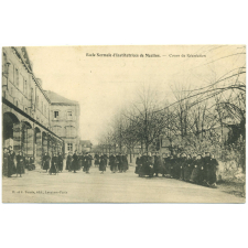 Ecole Normale d'Institutrices de Moulins - Cours de récréation.