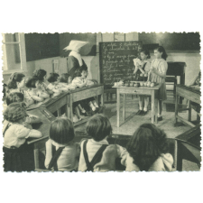 Institution des Sourds Muets et Jeunes Aveugles - Montpellier - Classe de sourdes-muettes - Une leçon de calcul.
