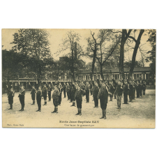 Ecole Jean-Baptiste Say - Une leçon de gymnastique.