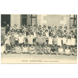 Nantes - Institution Ste-Anne - Cours de gymnastique.