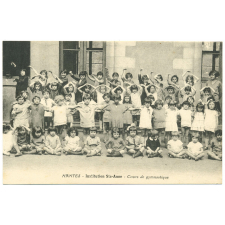 Nantes - Institution Ste-Anne - Cours de gymnastique.