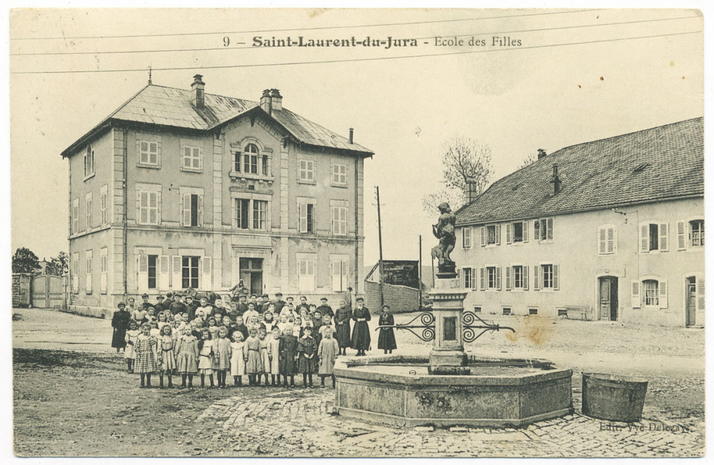 9 - Saint-Laurent-du-Jura - Ecole des Filles.