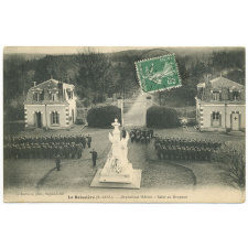 La Boissière (S.-et-O.) - Orphelinat Hériot - Salut au drapeau.