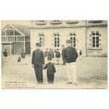 La Boissière (S.-et-O.) - Orphelinat Militaire Hériot - Le plus petit Troupier de France, 0m98.