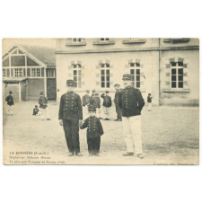 La Boissière (S.-et-O.) - Orphelinat Militaire Hériot - Le plus petit Troupier de France, 0m98.