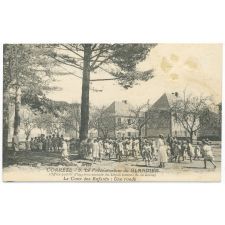 Corrèze - 9 - Le Préventorium du Glandier (Office public d'hygiène sociale du Département de la Seine) - La Cour des Enfants : Une ronde.