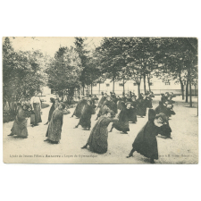 Lycée de Jeunes Filles - Auxerre - Leçon de Gymnastique.