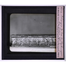 Galerie d'Apollon. Reliquaire du bras de Charlemagne. Art mosan XIIe s.