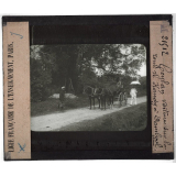 L'Inde. Ceylan, voiture sur la route de Kandy à Damboola.