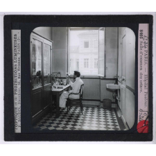 Un Hôpital de contagieux. Hôpital Pasteur. Salle d'examen des urines.