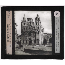 Poitou, Saintonge, Angoumois, Vienne, Deux-Sèvres, Vendée, Charente, Charente-inférieure. Epoque romane. Cathédrale d'Angoulême. Façade.